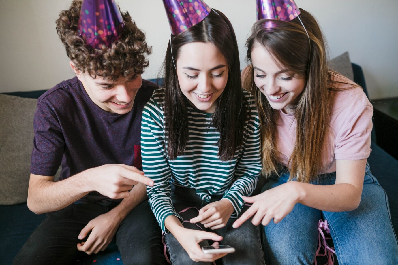 伝言ゲームのお題を年齢別に紹介！面白くするためのコツとは？